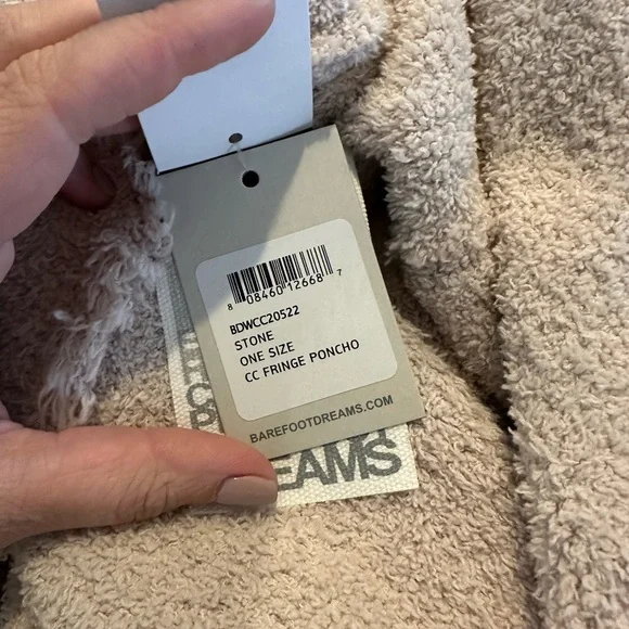 NWT Barefoot Dreams Cozy Chic Fringe Poncho - Picture 4 of 5